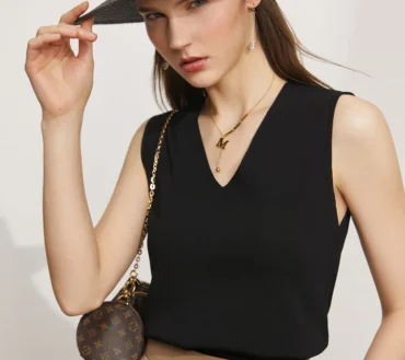 Minimalism Vests for Women New Simple Versatile Hyperbola V-neck Slim Underlay Top Crop Tops Tank Top
