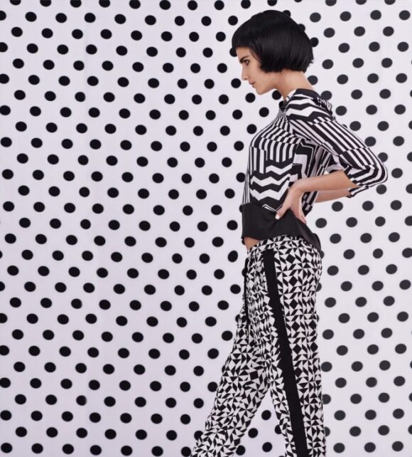 model-wearing-stylish-polka-shirt-3-1200x1324-660x728-1 model-wearing-stylish-polka-shirt-3-1200x1324-660x728-1