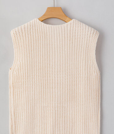 Textured Side Pockets Buttoned Sweater Vest