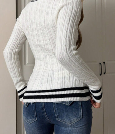 Minimalist V neck Sleeved Sweater Woolen